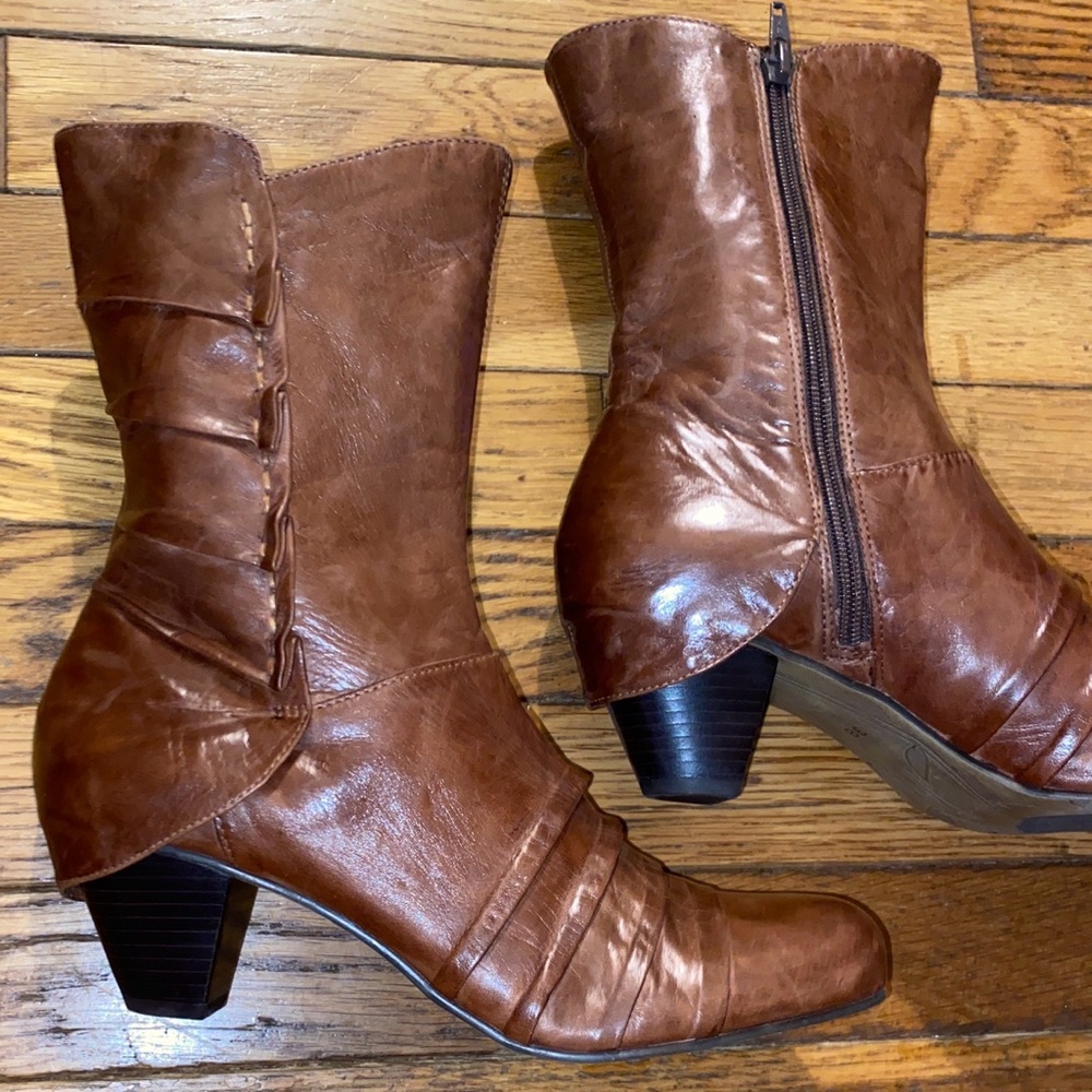 Women’s Super Soft Leather Heeled Boots
